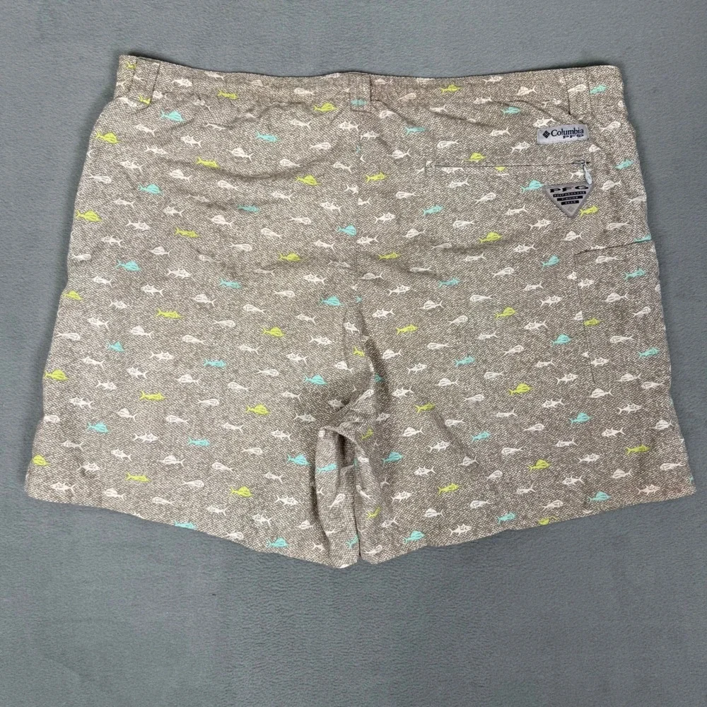 Columbia PFG Mens Fish Print Fishing Shorts Brown Tan FM4010 Size Medium 6L‎